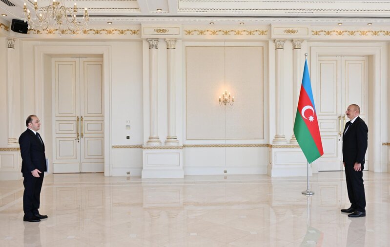 Prezident Tacikistanın yeni səfirinin etimadnaməsini qəbul etdi - FOTOLAR