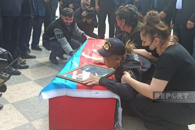 Erməni terroru nəticəsində həlak olan polis Asim Camalzadə ilə vida mərasimi keçirilib - FOTO