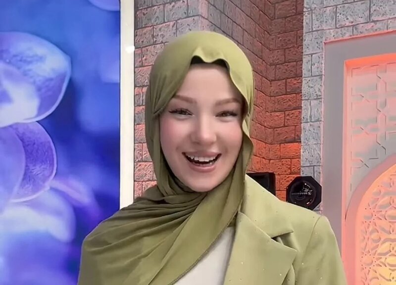 Ağlayaraq Qurani-Kərim oxuyan fenomen bir gecədə varlandı