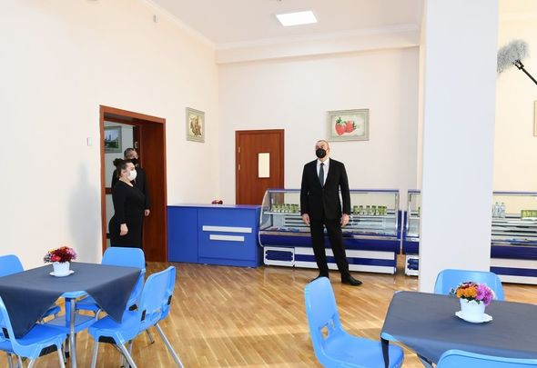 İlham Əliyev Bakıda yenidən tikilən məktəblərdə yaradılan şəraitlə tanış olub - FOTO/VİDEO