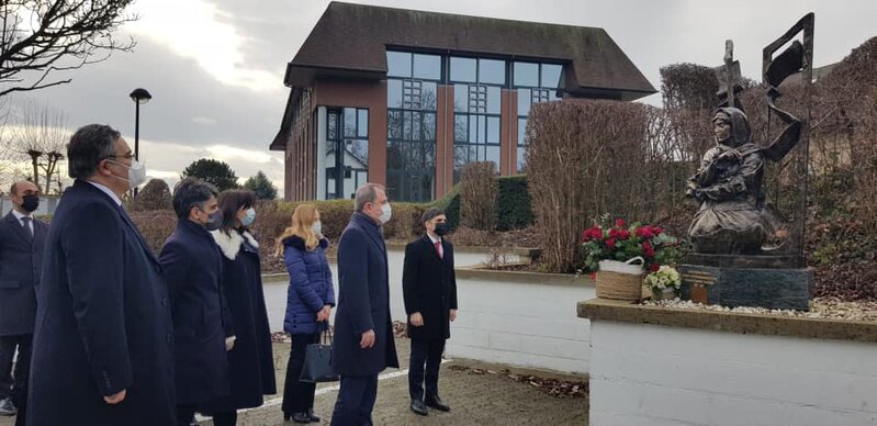 Ceyhun Bayramov Vaterlooda Natəvanın abidəsini ziyarət etdi - FOTO