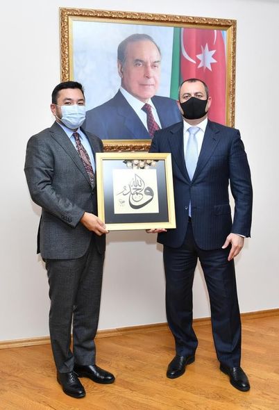 Adil Əliyev İƏT-ın Gənclər Forumunun prezidenti Taha Ayhanla görüşüb - FOTO