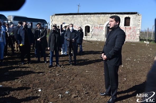 Hikmət Hacıyev: "Məscidin təhqir edilməsi bütün dinlərdə qəbuledilməzdir" - FOTO