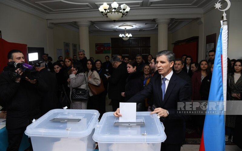 Zahid Oruc növbədənkənar prezident seçkilərində səs verib