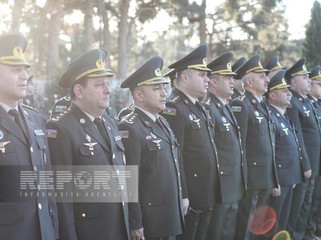 Müdafiə Nazirliyinin şəxsi heyəti İkinci Şəhidlər xiyabanını ziyarət edib - FOTOLAR