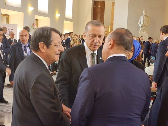 Azərbaycan, Türkiyə və Ermənistan liderlərinin qeyri-rəsmi görüşündən görüntülər - VİDEO