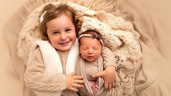 Tibb dünyasında möcüzə: Ana və qızı arasında cəmi bir il fərq var - FOTO