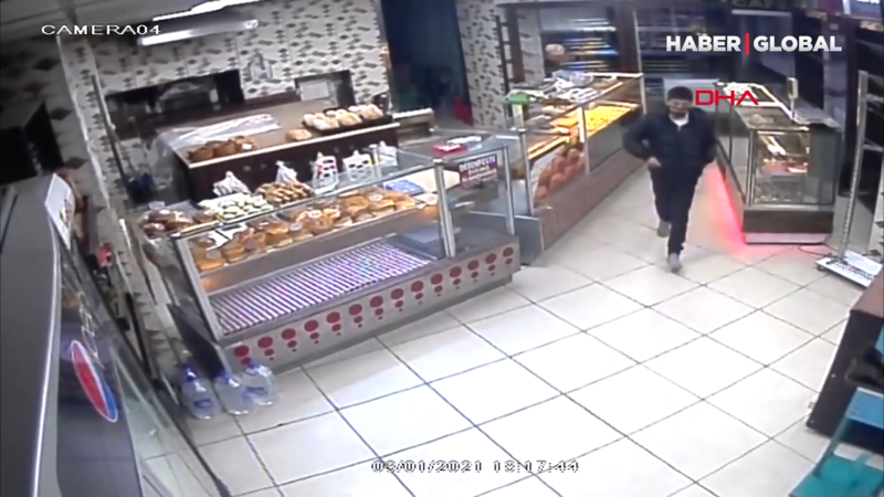 Telefon oğrusu təhlükəsizlik kamerasına düşdü - ANBAAN VİDEO