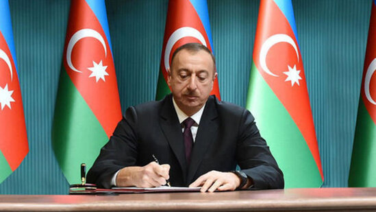 İlham Əliyev Reza Deqatini təltif etdi