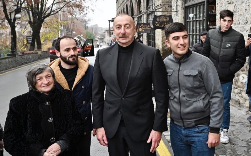 Prezident İlham Əliyev və birinci xanım Mehriban Əliyeva Şəkidə sakinlərlə görüşüblər