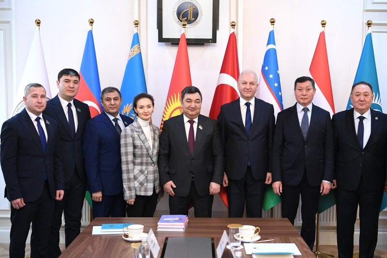 Qazaxıstan deputatları Beynəlxalq Türk Akademiyasının fəaliyyəti ilə tanış olublar</p> 
 <p>