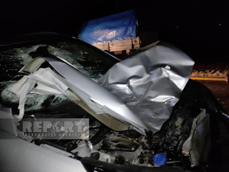 Avtomobilin qarşısına çıxan at qəzaya səbəb olub: Xəsarət alan var - FOTO