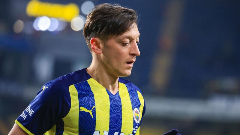 Mesut Özil tanınmaz halda - FOTO