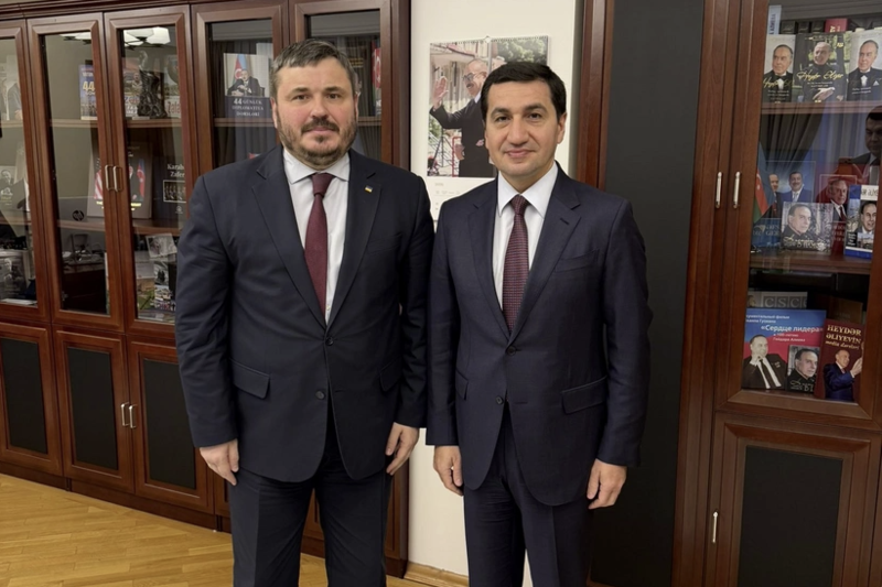 Hikmət Hacıyev Ukrayna səfiri ilə strateji tərəfdaşlığı müzakirə edib
