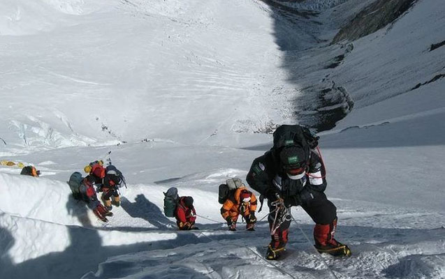 İranda 5 alpinist qar uçqunu altında qaldı