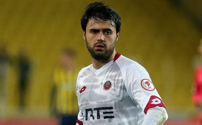 Türkiyə millisinin futbolçusu qəzada HƏLAK OLDU - FOTOLAR