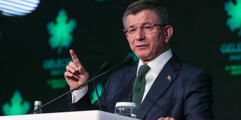 Davutoğlunun partiyasında kütləvi istefalar başladı