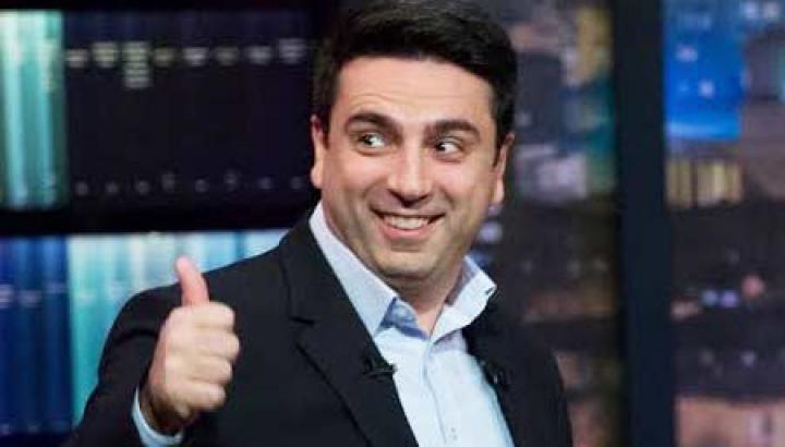 Alen Simonyan İrəvanın mərkəzində vətəndaşın gözünə tüpürdü