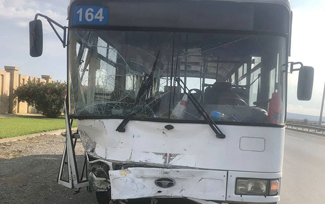Bakı-Ələt-Qazax magistralında avtobusla minik maşını toqquşdu - Ölən və yaralanan var