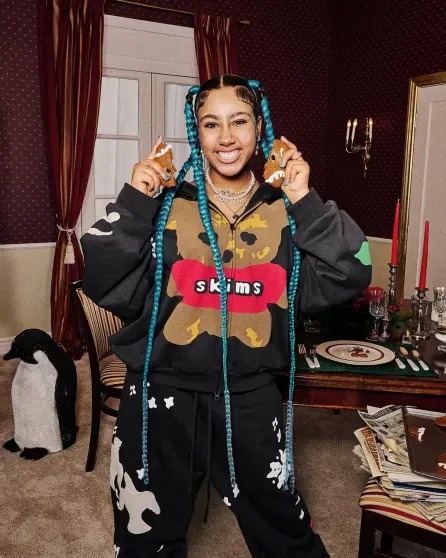 Kardaşyanın 12 yaşlı qızı reklama çəkildi - FOTOLAR