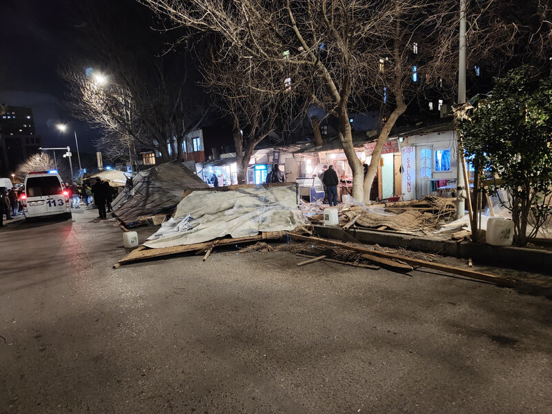 Bakıda 'Ətçilər' kimi tanınan ərazidə yerləşən kafelər və mağazalar sökülür - FOTO