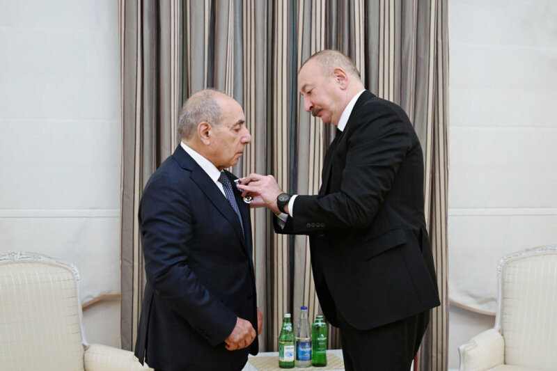 Prezident Yaqub Eyyubova 