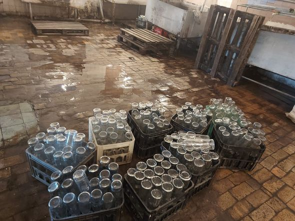 Qanunsuz fəaliyyət göstərən limonad və spirtli içkilərin istehsalı müəssisəsi aşkarlandı - FOTO