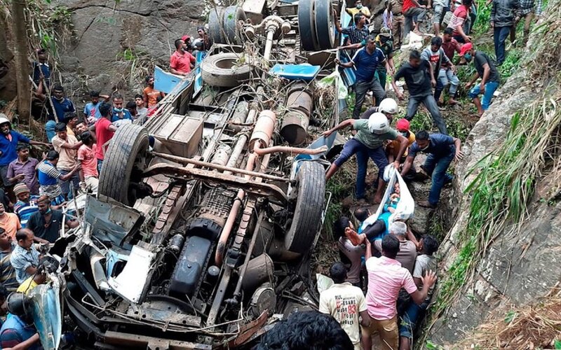 Avtobus aşdı: Ölənlər və yaralılar var