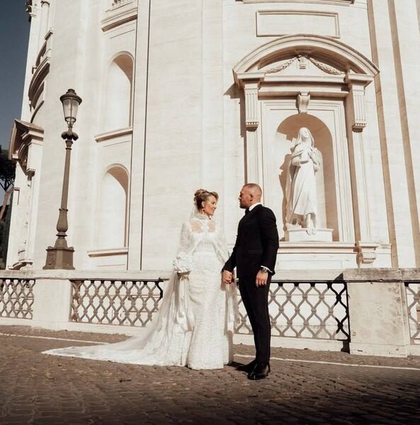 17 il sonra sevgilisi ilə evlənən Makqreqorun toyundan FOTOLAR