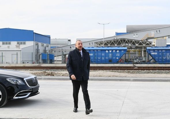 İlham Əliyev Sumqayıt Kimya Sənaye Parkında iki zavodun təməlini qoydu - FOTO/VİDEO