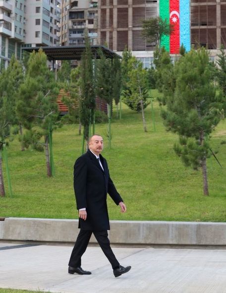 İlham Əliyev Bakıda Mərkəzi Parkın ikinci hissəsinin açılışında iştirak etdi - FOTOLAR