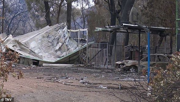 Yanğından xilas olmaq üçün sobaya girdi - FOTO