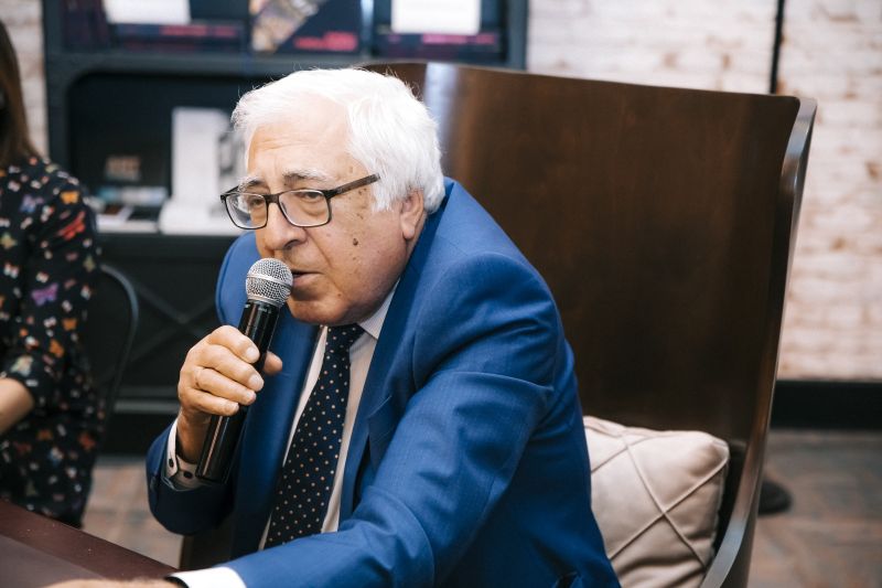 Yazıçı Anar: "Koronavirusa görə yaşlı üzvlərimizin işə gəlməsinə məhdudiyyət qoyulacaq