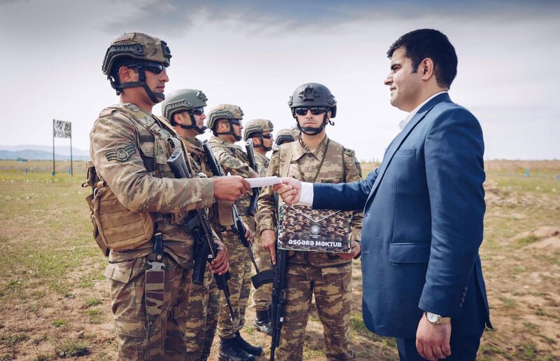 Polad Həşimovun rəhbərlik etdiyi hərbi hissənin heyətinə "Əsgərə məktub" çatdırılıb - FOTO