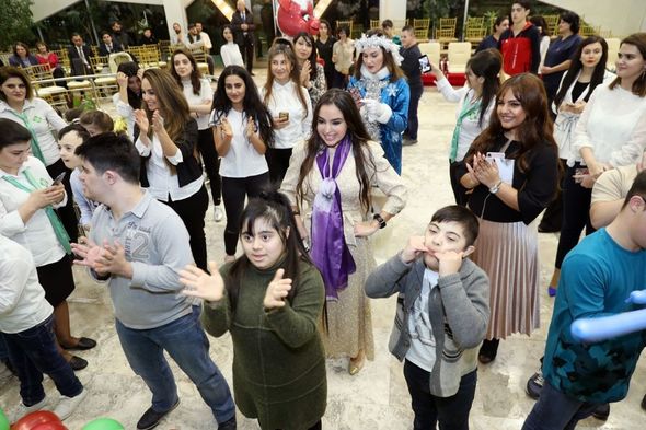 Leyla Əliyeva daun sindromlu uşaqlar üçün təşkil olunan şənlikdə iştirak edib - FOTO