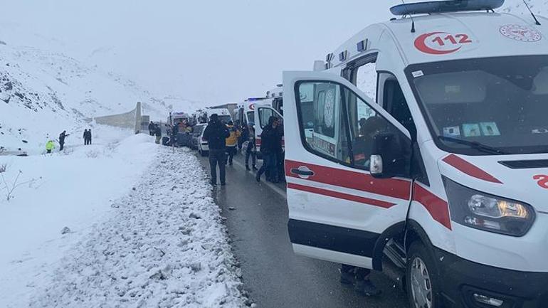 Türkiyədə avtobus dərəyə aşdı - 31 nəfər yaralandı