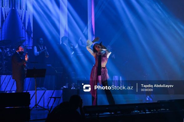 Türkiyəli müğənni Zeynəb Bastık Bakıda solo konsertlə çıxış edib - FOTOREPORTAJ