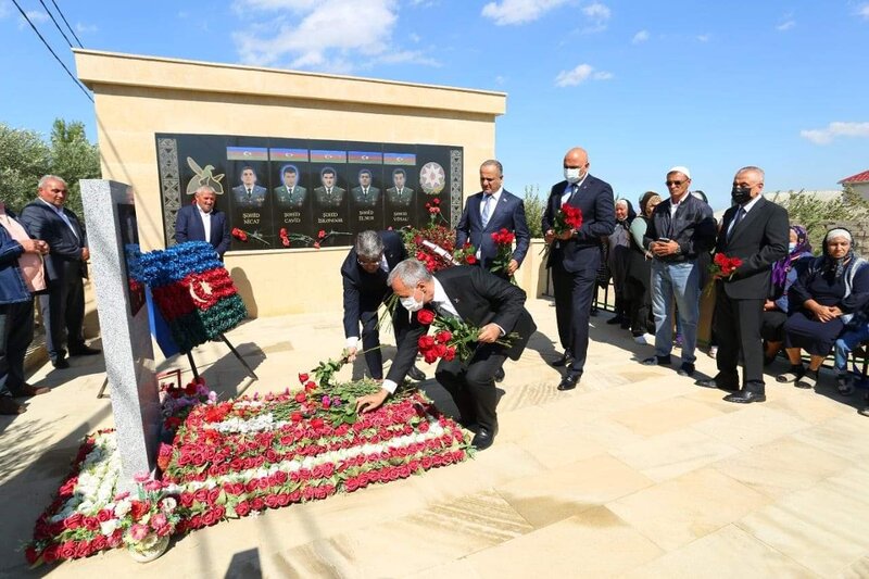 Binəqədi rayonunda Vətən Müharibəsi Şəhidlərinin xiyaban kompleksləri ziyarəti edildi - FOTOLAR