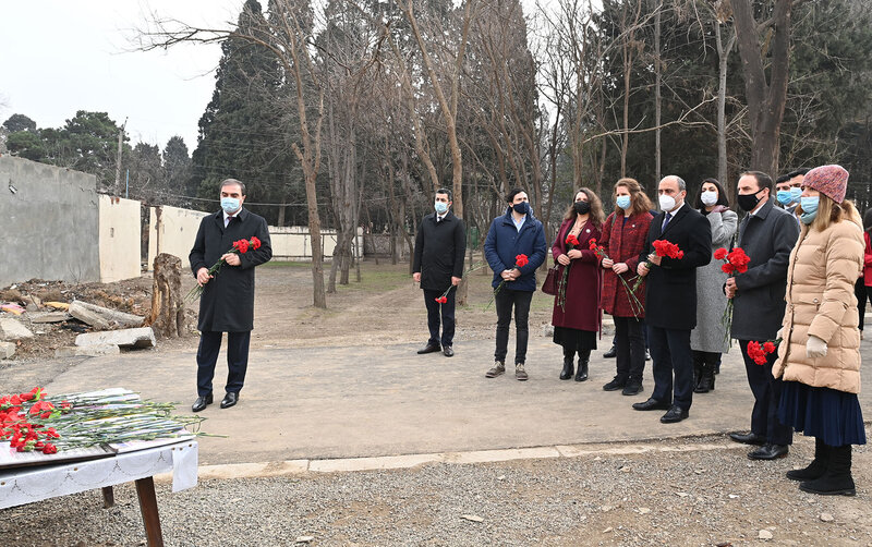 Nazir ermənilərin raket atdığı Gəncəyə baş çəkdi - FOTO