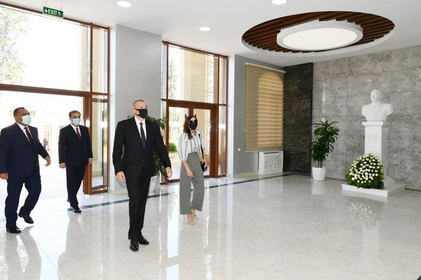 İlham Əliyev və Mehriban Əliyeva Gəncədə universitetin yeni tədris mərkəzinin açılışında - YENİLƏNİB+FOTO