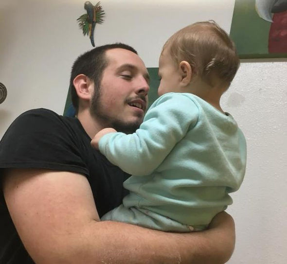 Məhbuslar avtomobili yarma vərdişlərindən istifadə edərək uşağı xilas ediblər - FOTO/VİDEO