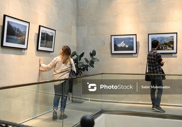 Tək səyahət edən, meşələrin içində gizlənmiş kəndləri kəşf edən azərbaycanlı xanımla MÜSAHİBƏ + FOTO