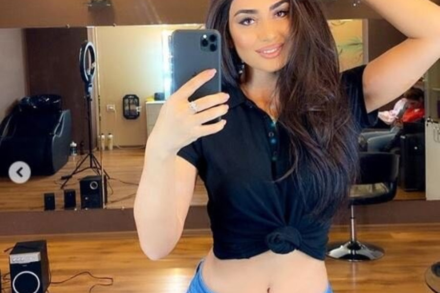 Pərvin Abıyeva valideynlərinin FOTOSUNU yaydı