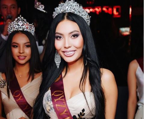 "Miss Qazaxıstan" qabyuyan işləyir - FOTO/VİDEO