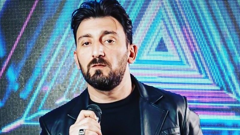 Çayxananın tüstülü otaqlarından Flora Kərimovaya qədər qalxmaq...' - Aydın Sani