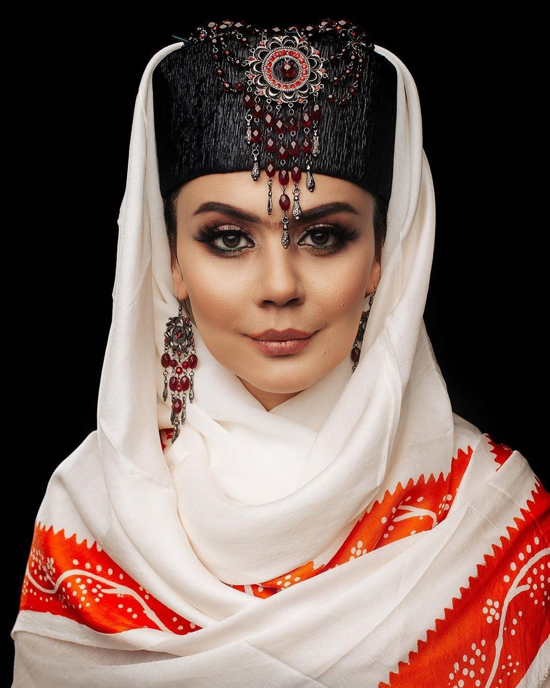 Oksana "Keçmiş əsrin türk qadınları" layihəsində - Fotolar