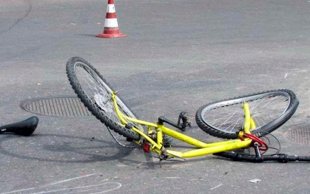 20 yaşlı velosipedçini maşın vurdu - Durumu ağırdır