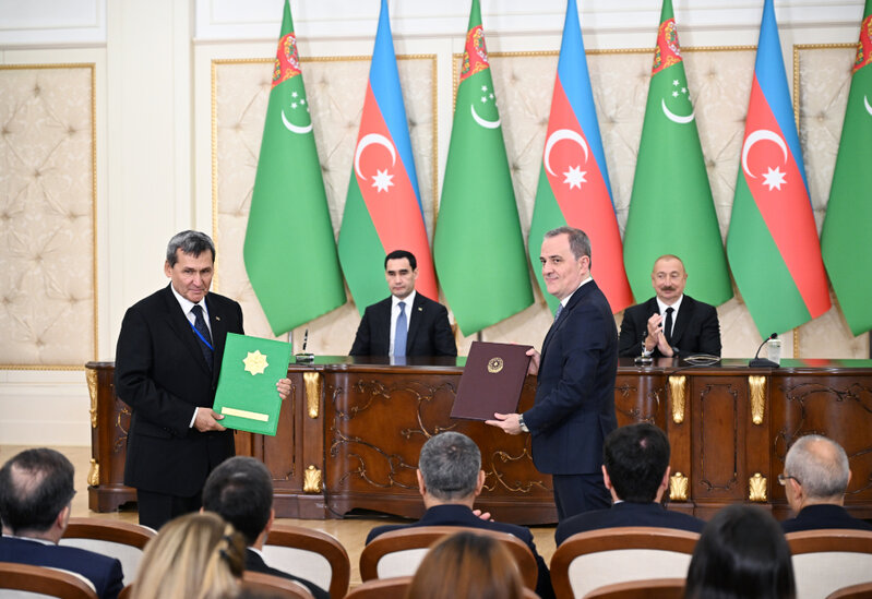 İki ölkə arasında imzalanmış sənədlər mübadilə olundu - Fotolar