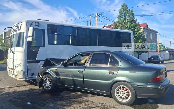 Lənkəranda sərnişin avtobusu minik avtomobillə toqquşdu - FOTO