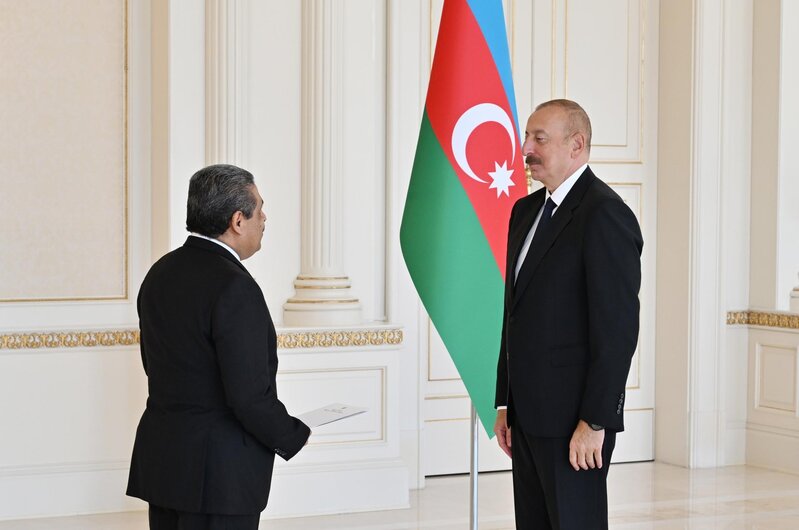 İlham Əliyev Kolumbiyanın yeni səfirinin etimadnaməsini qəbul etdi - FOTOLAR